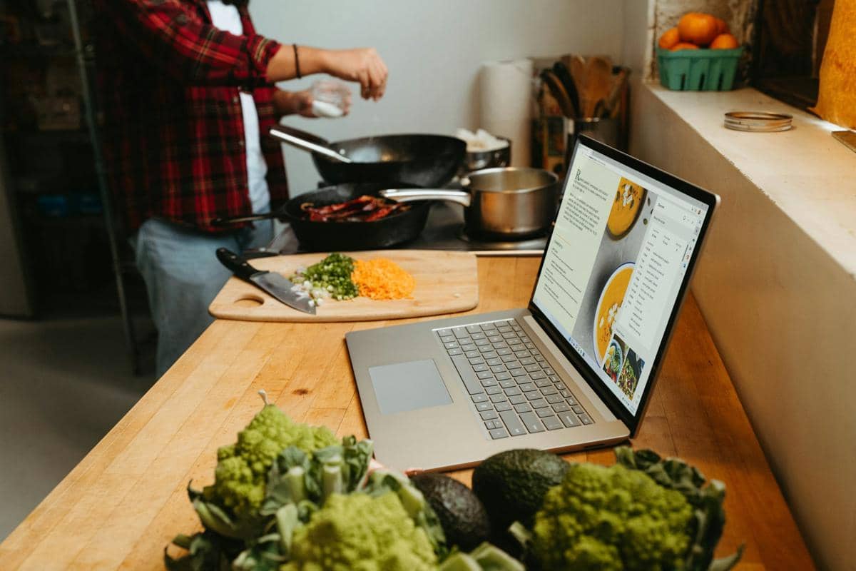 ilustrasi bisnis makanan online