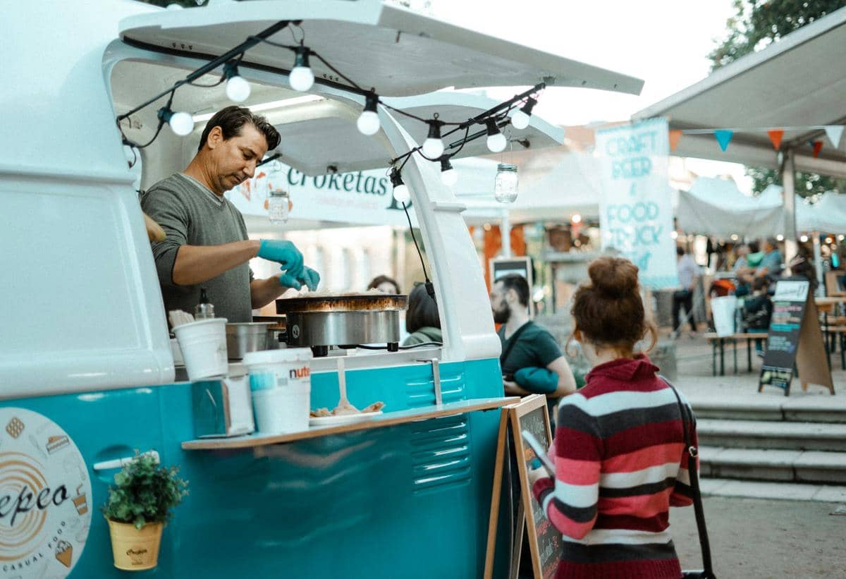 ilustrasi usaha food truck