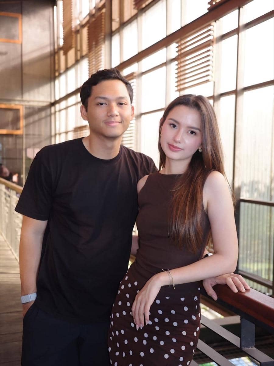 gaya fashion minimalis ala Sarah Menzel