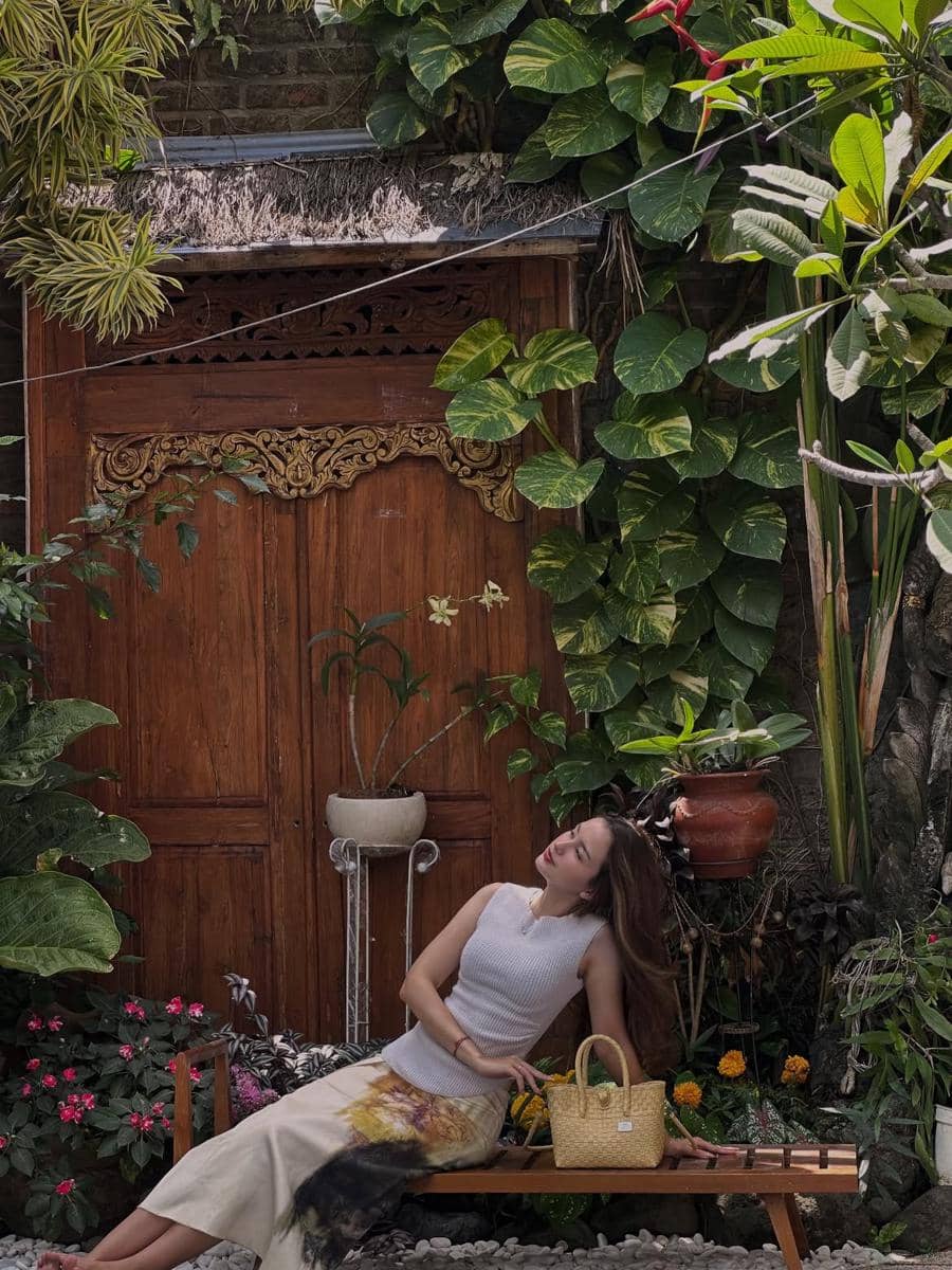 gaya fashion minimalis ala Sarah Menzel