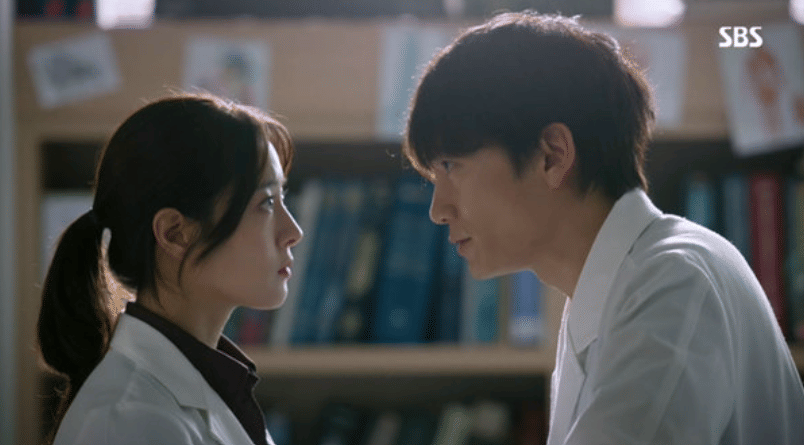 Lee Se Young dan Ji Sung di drama Doctor John