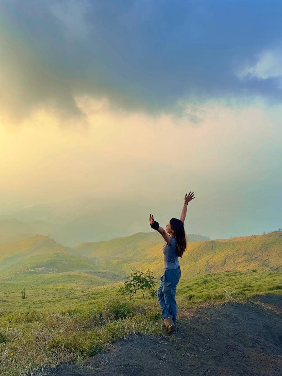 Bella Graceva mendaki Gunung Merbabu