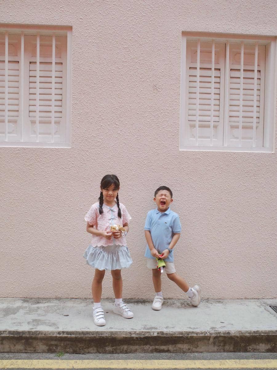 Anissa Aziza ajak anak jalan-jalan di Emerald Hill Singapura