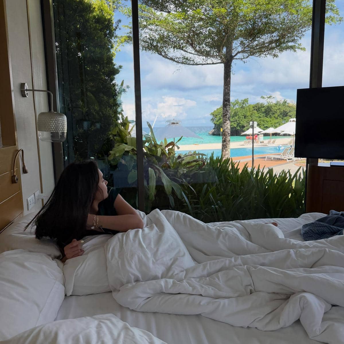 Caitlin Halderman liburan di Filipina
