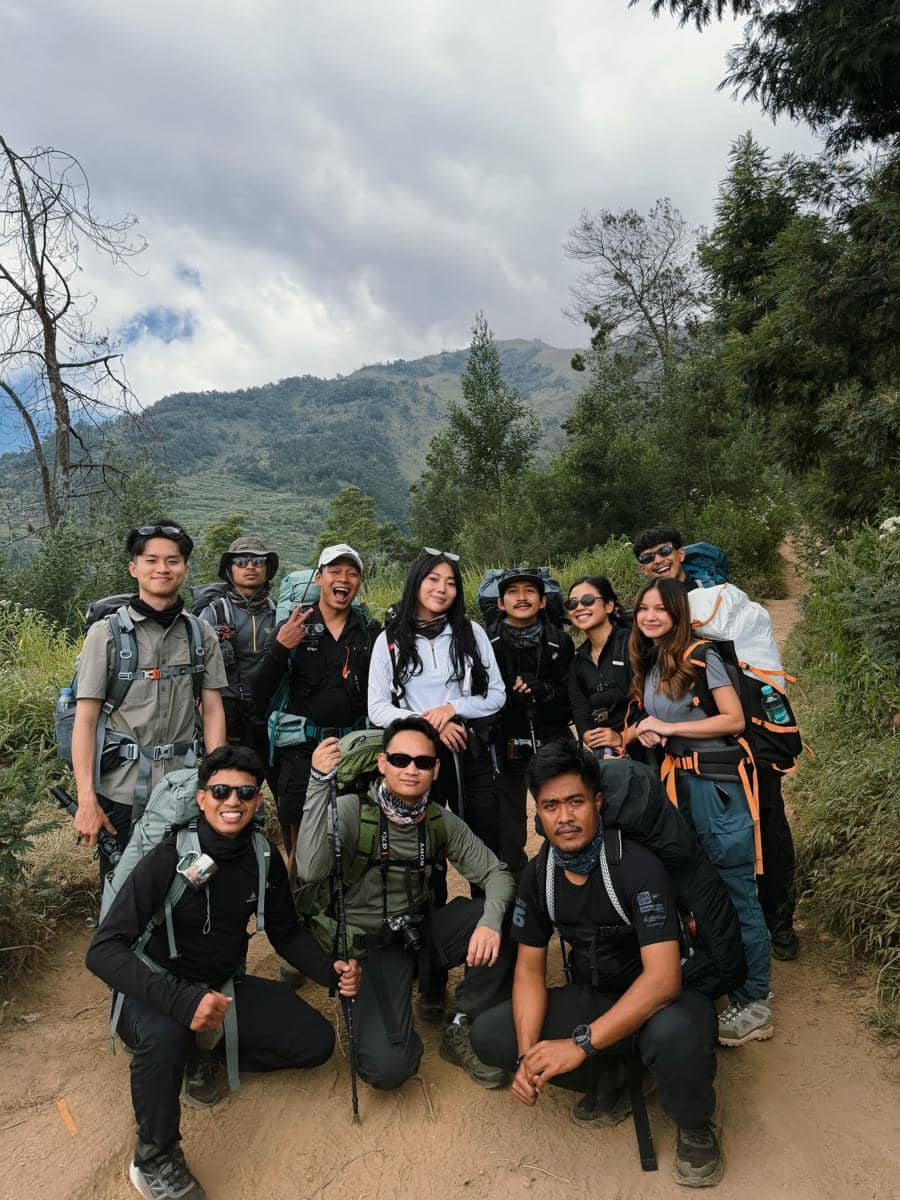 Bella Graceva mendaki Gunung Merbabu