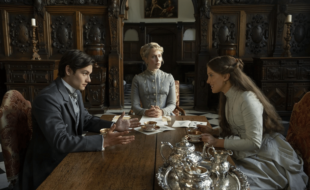 Lady Tewkesbury di film Enola Holmes 3