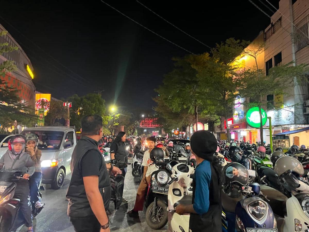 Tim Unit Reskrim Polsek Panakkukang menggelar operasi pemberantasan aksi premanisme di Kota Makassar, Sulawesi Selatan, Sabtu (11/7/2026) ma