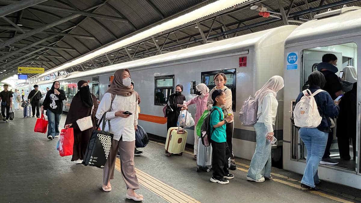 Hari Terakhir Libur Sekolah, Hampir 1 Juta Penumpang Padati Kereta