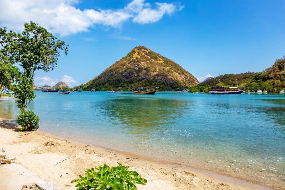 Potret Pantai Waecicu di Labuan Bajo, NTT 