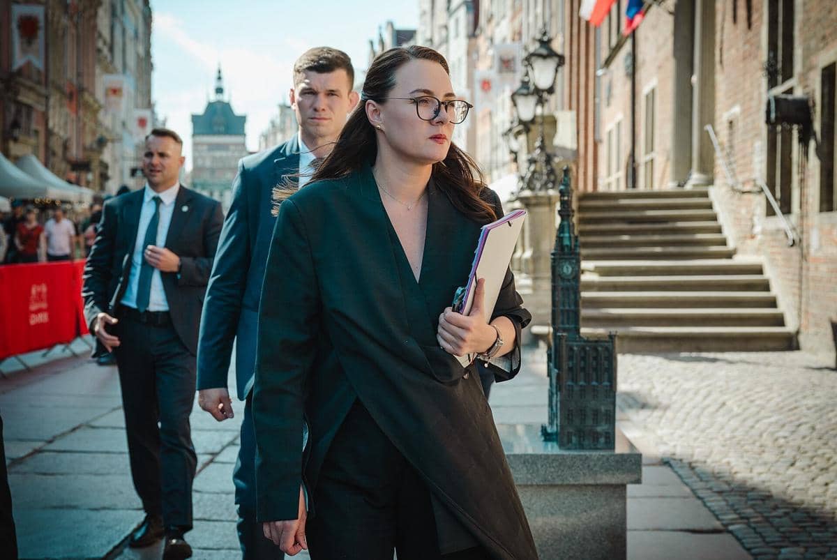 Perdana Menteri Ukraina, Yulia Svyrydenko, saat menggelar pertemuan dengan Perdana Menteri Polandia, Donald Tusk, pada 25 Juni 2026.