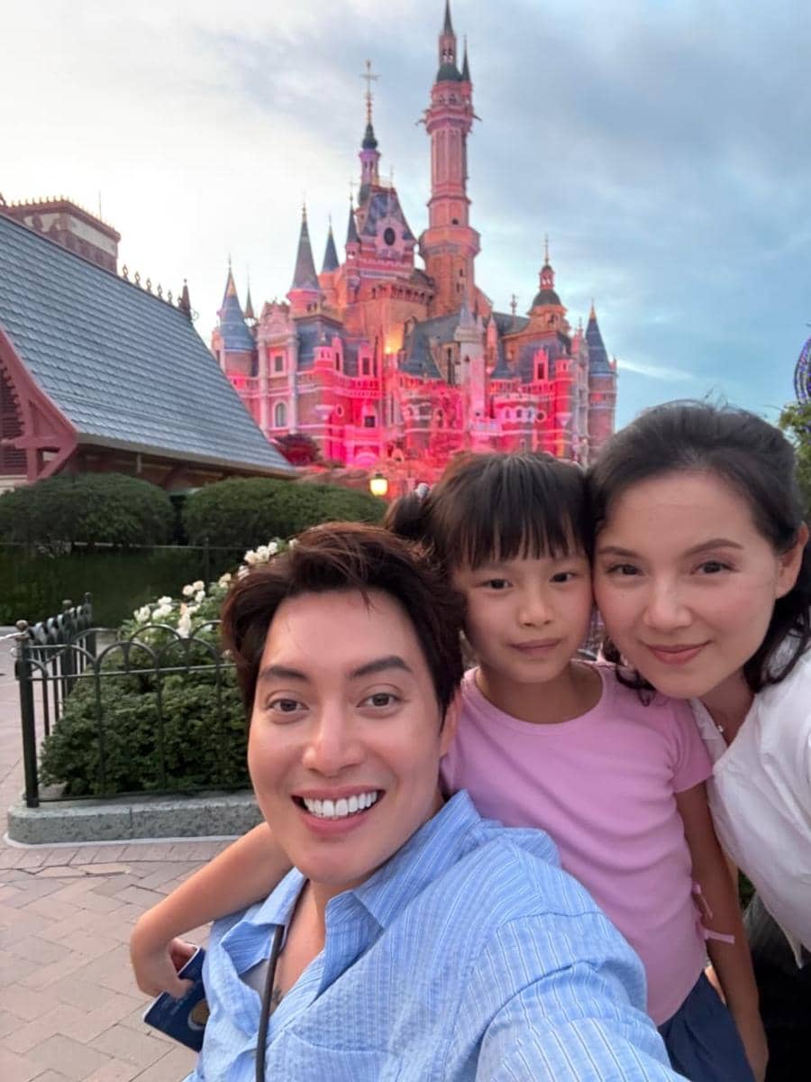 Edric Tjandra liburan ke Shanghai