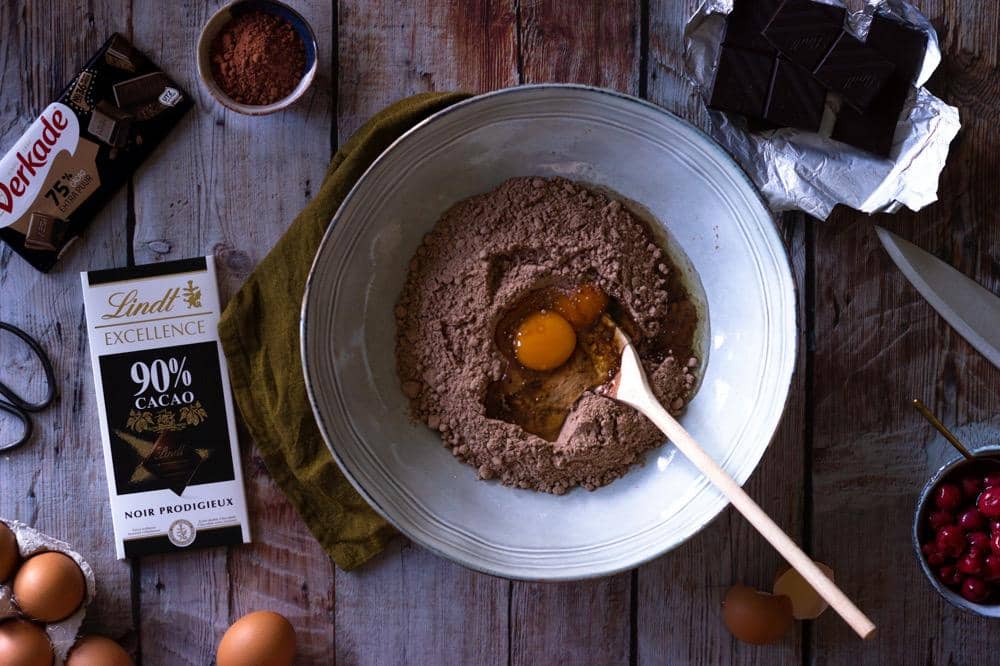 ilustrasi bahan-bahan chocolate cake