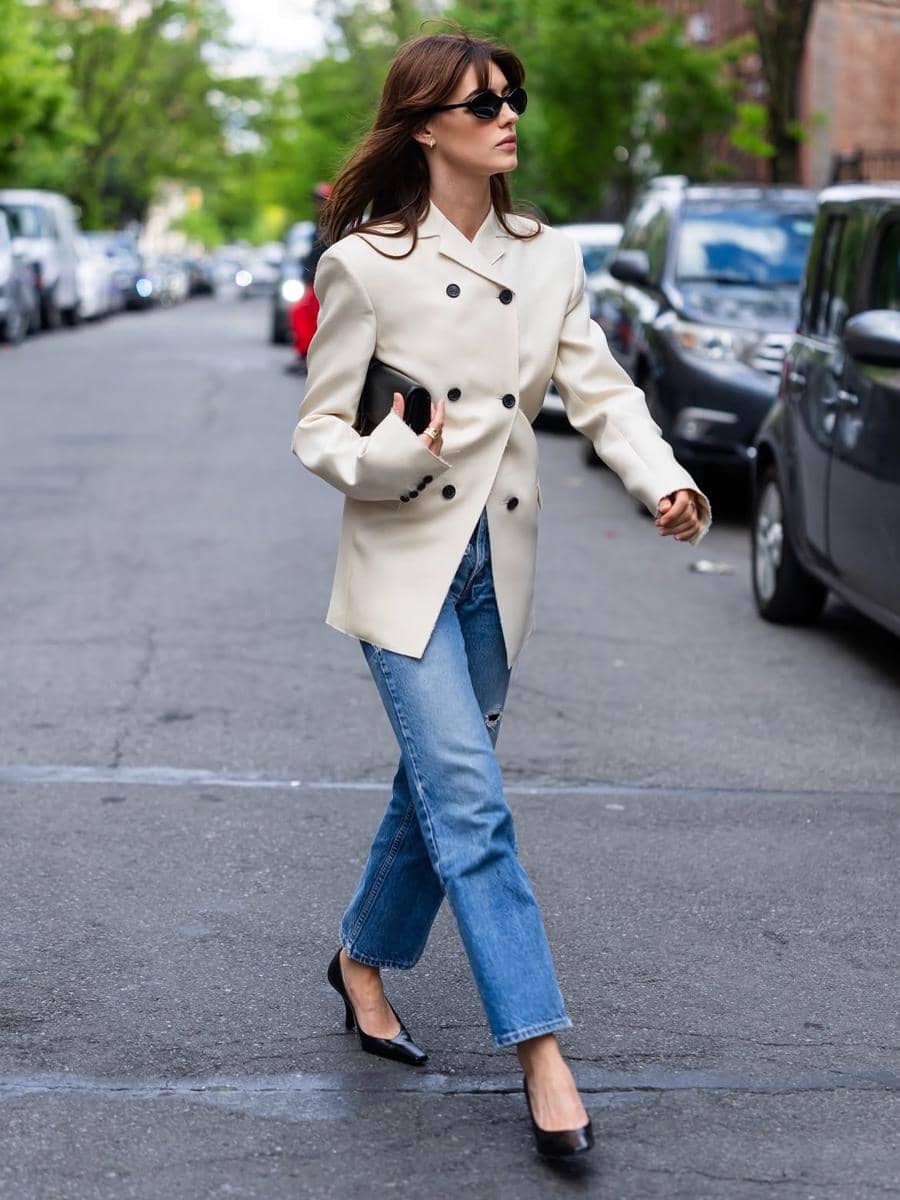 style kasual ala Daisy Edgar-Jones