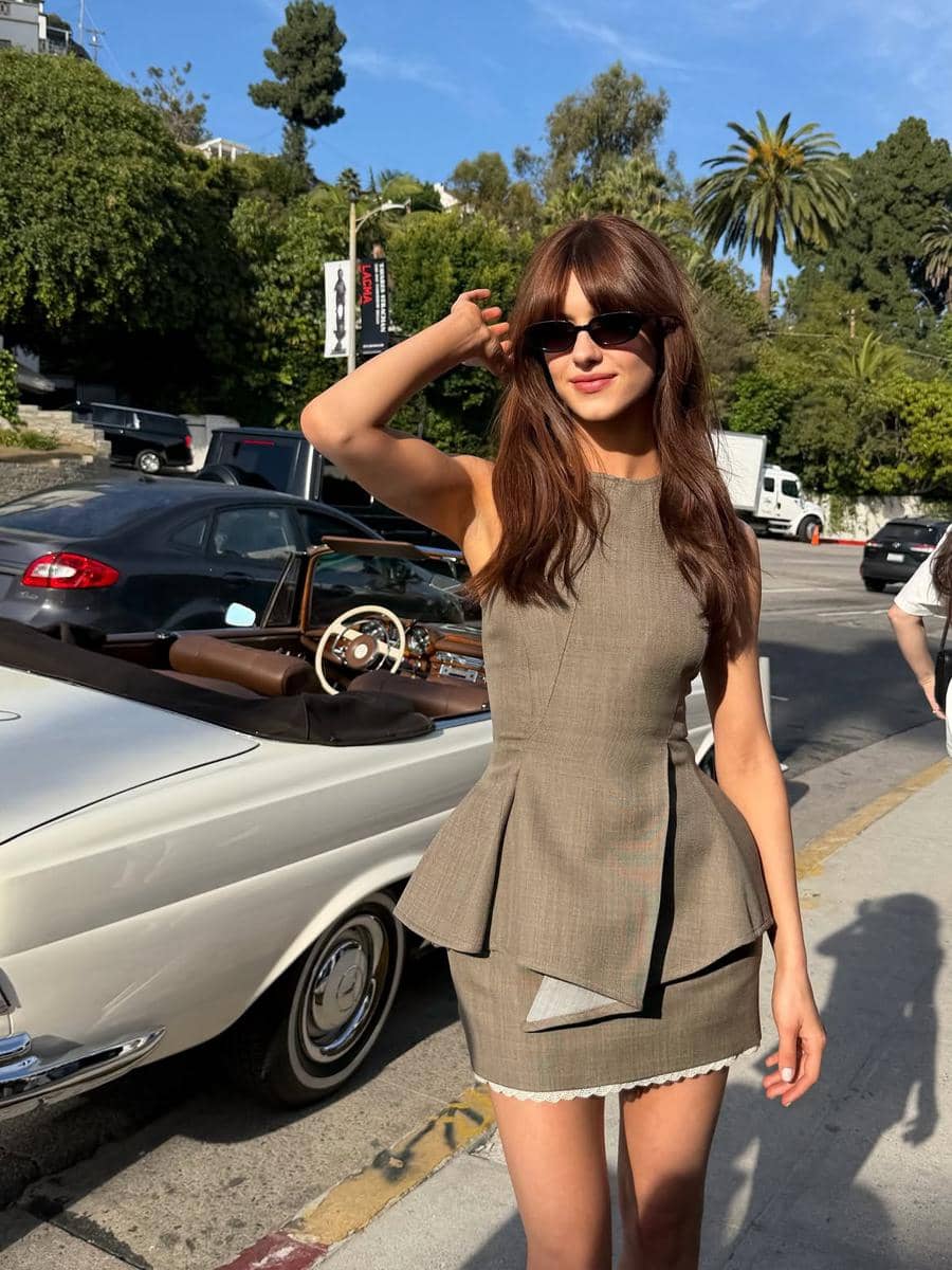 ide outfit kasual ala Daisy Edgar-Jones