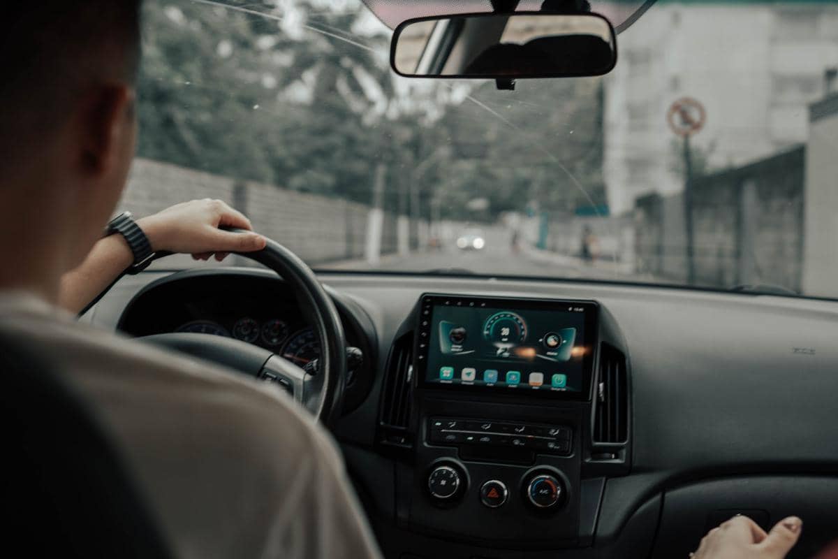 5 Penyebab Dashboard Mobil Bunyi Saat Melewati Jalan Tidak Rata
