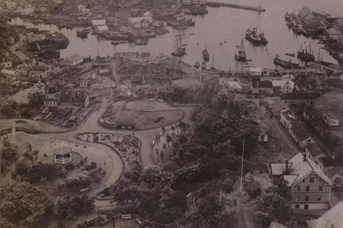 Proses pembangunan kembali Alesund setelah kebakaran besar pada 1904