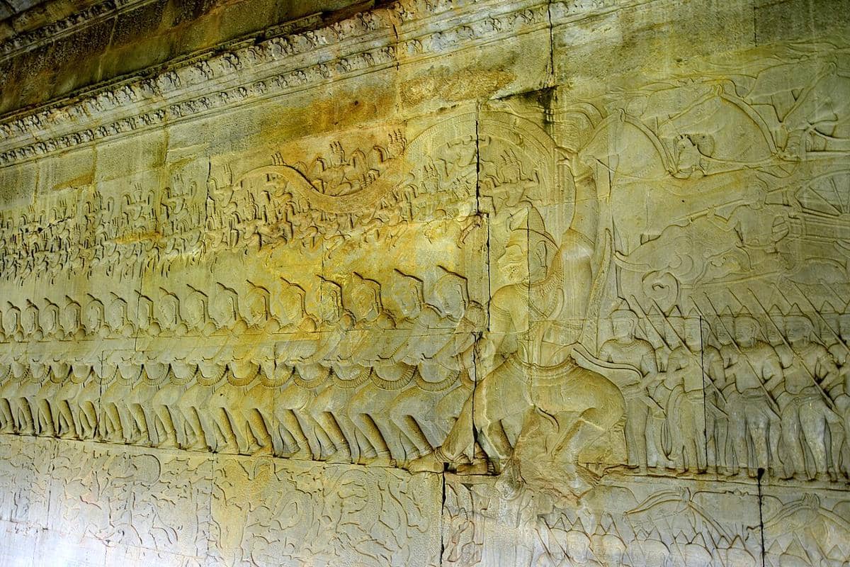 Relief "The Churning of the Ocean of Milk" di Angkor Wat, Kamboja.