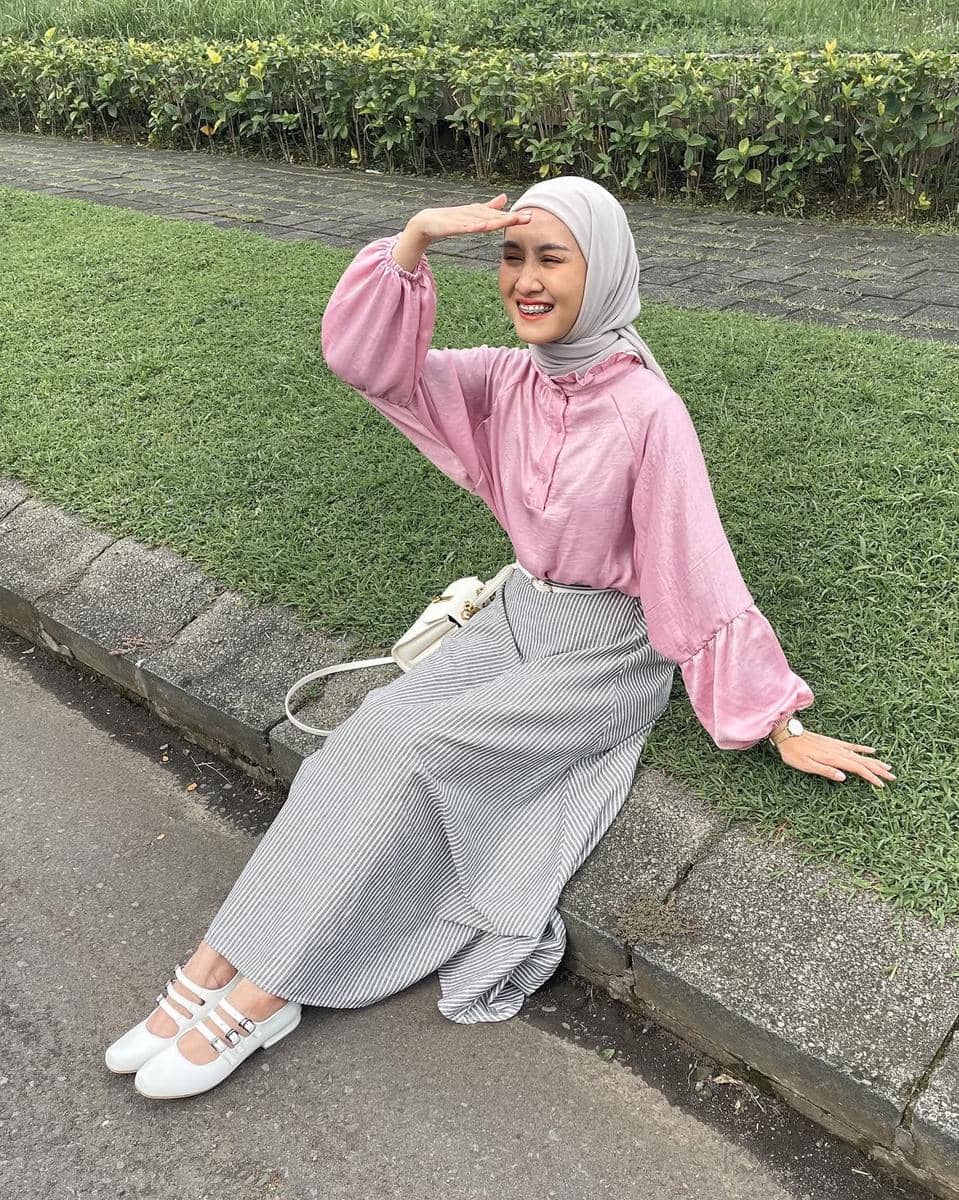 ide padu padan blouse ala selebgram Inas Rana