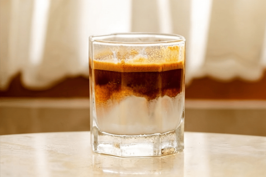 Dirty Latte di Subroto Kopi, Bandung