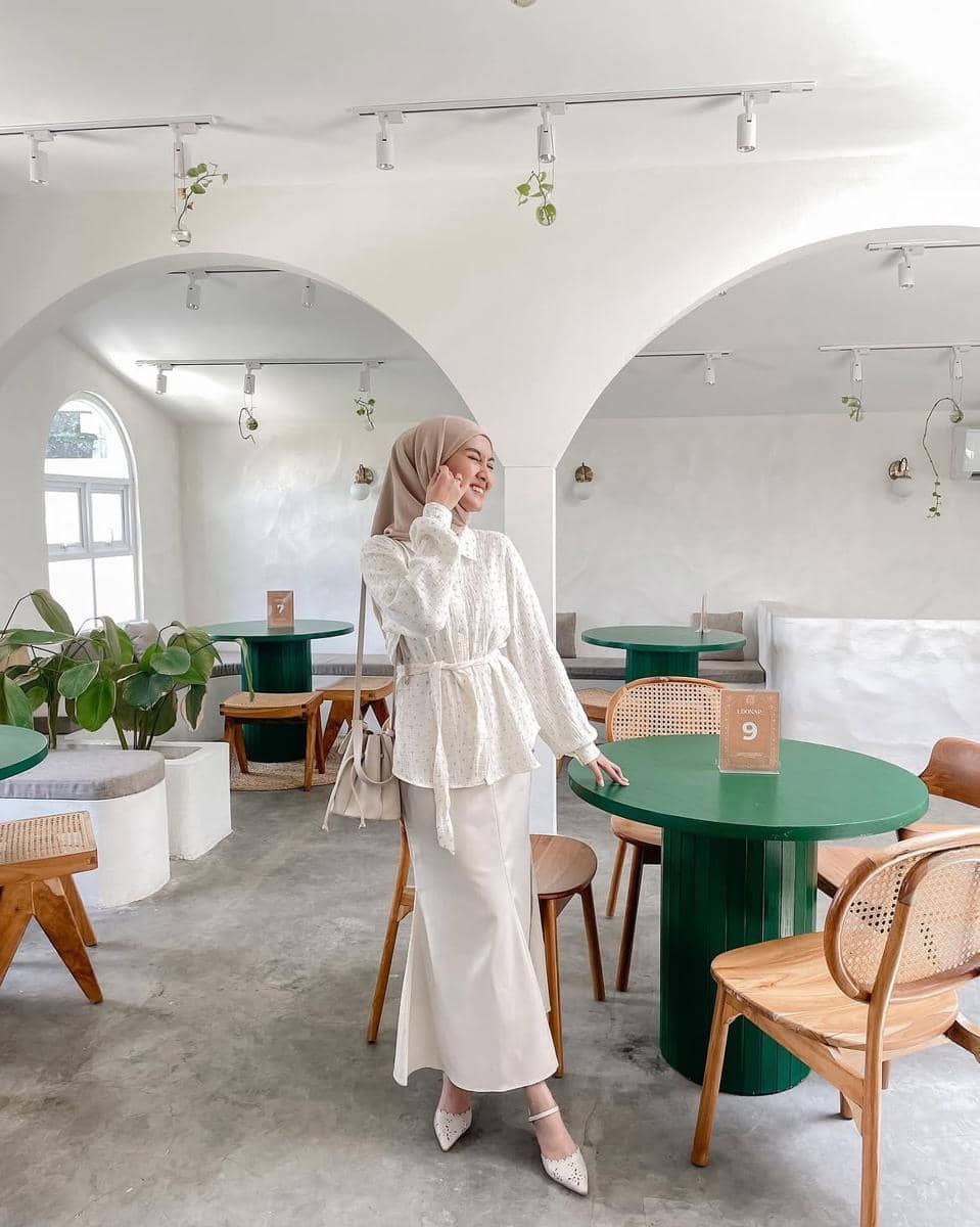 ide padu padan blouse ala selebgram Inas Rana