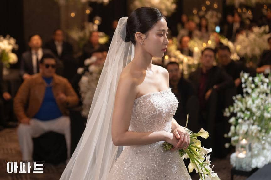 Ha Yoon Kyung di drama The Apartment Job