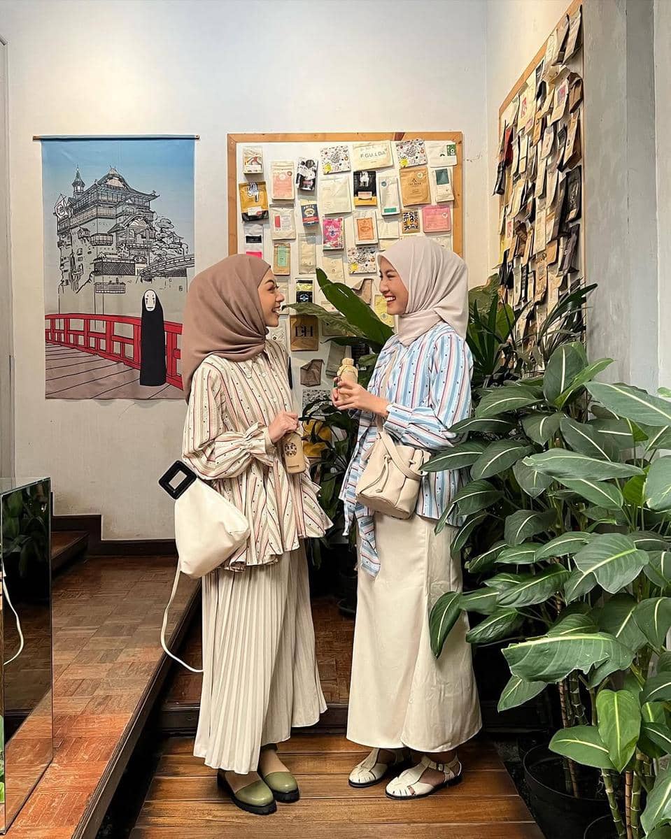 ide padu padan blouse ala selebgram Inas Rana