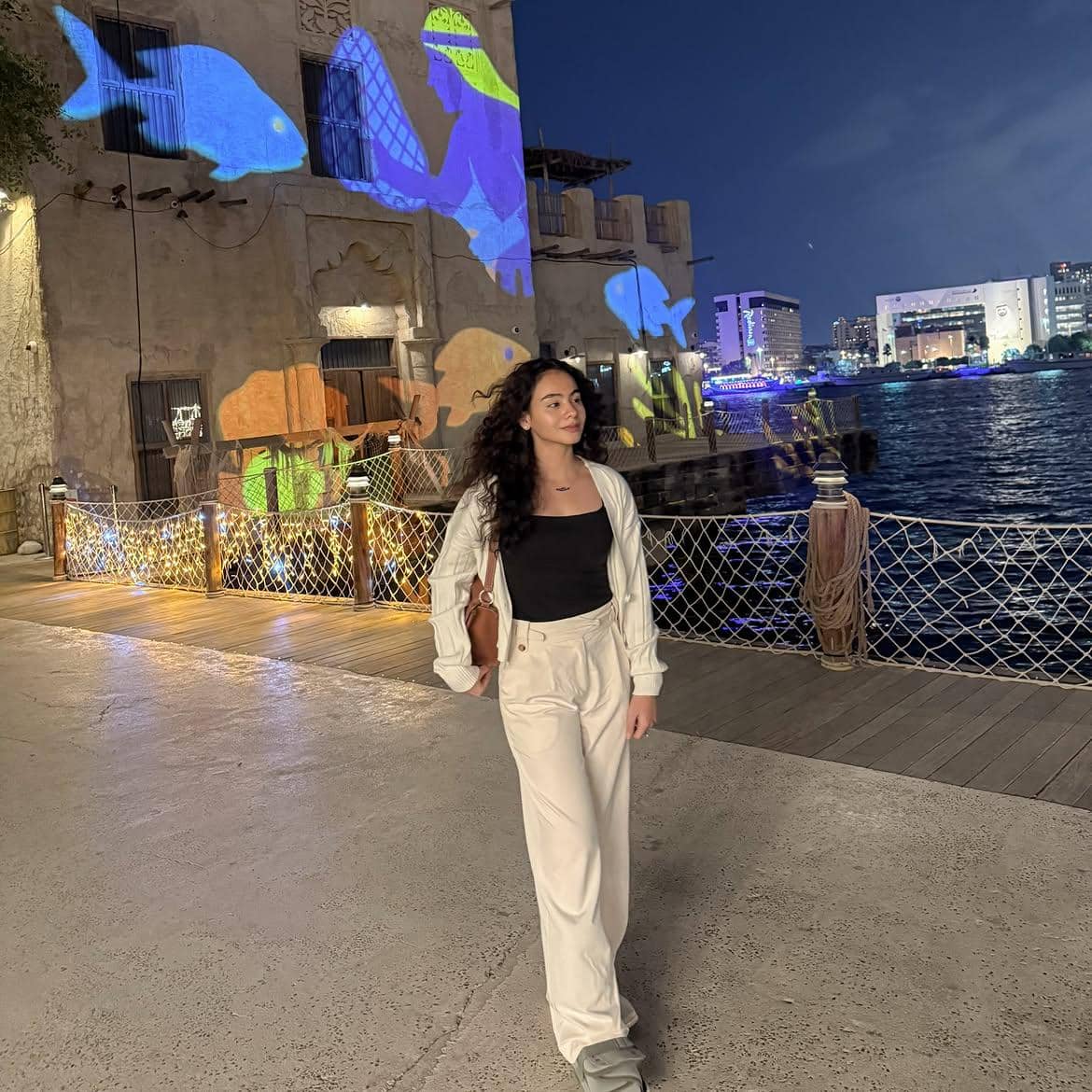 inspirasi outfit hitam putih ala Sahila Hisyam
