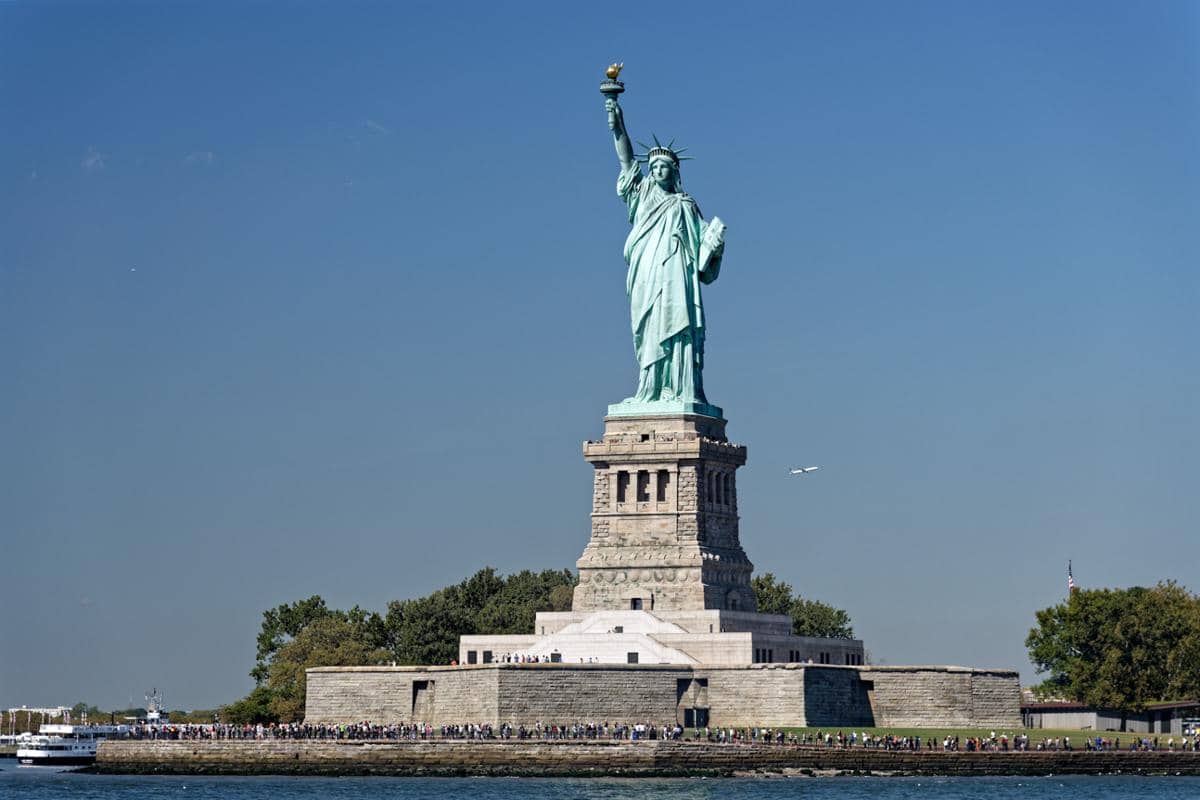Cara ke Statue of Liberty dari Manhattan, Panduan Naik Ferry Lengkap!