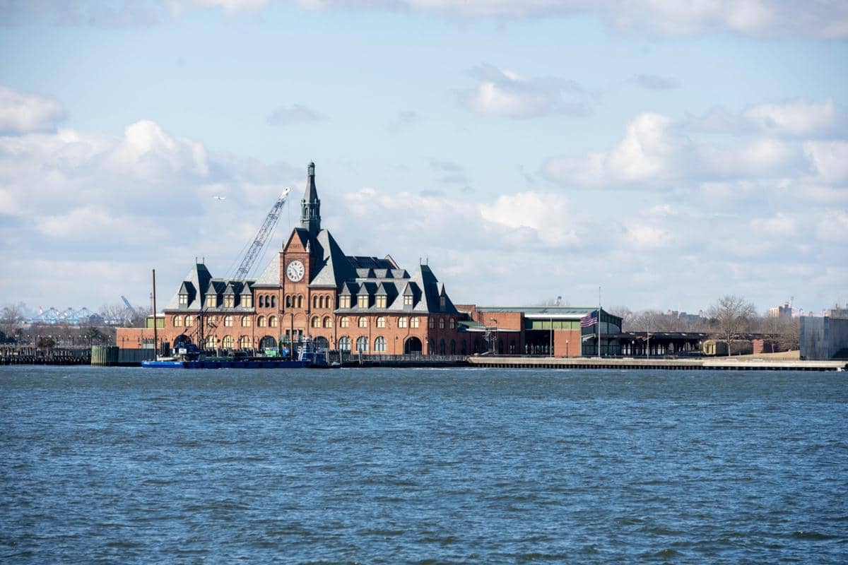 ilustrasi Ellis Island 