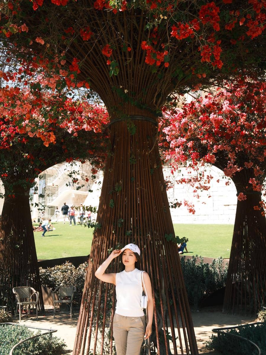 Natasha Wilona berkeliling Central Garden di Getty Center