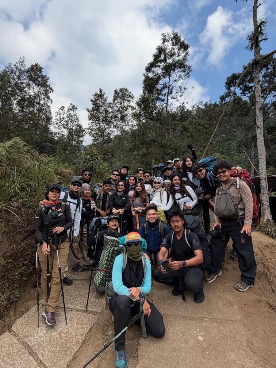 Wendy Walters mendaki Gunung Merbabu