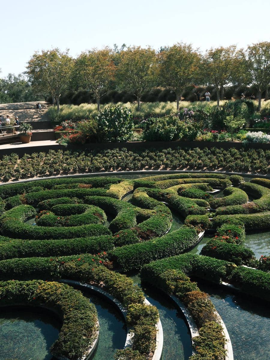 Natasha Wilona berkeliling Central Garden di Getty Center