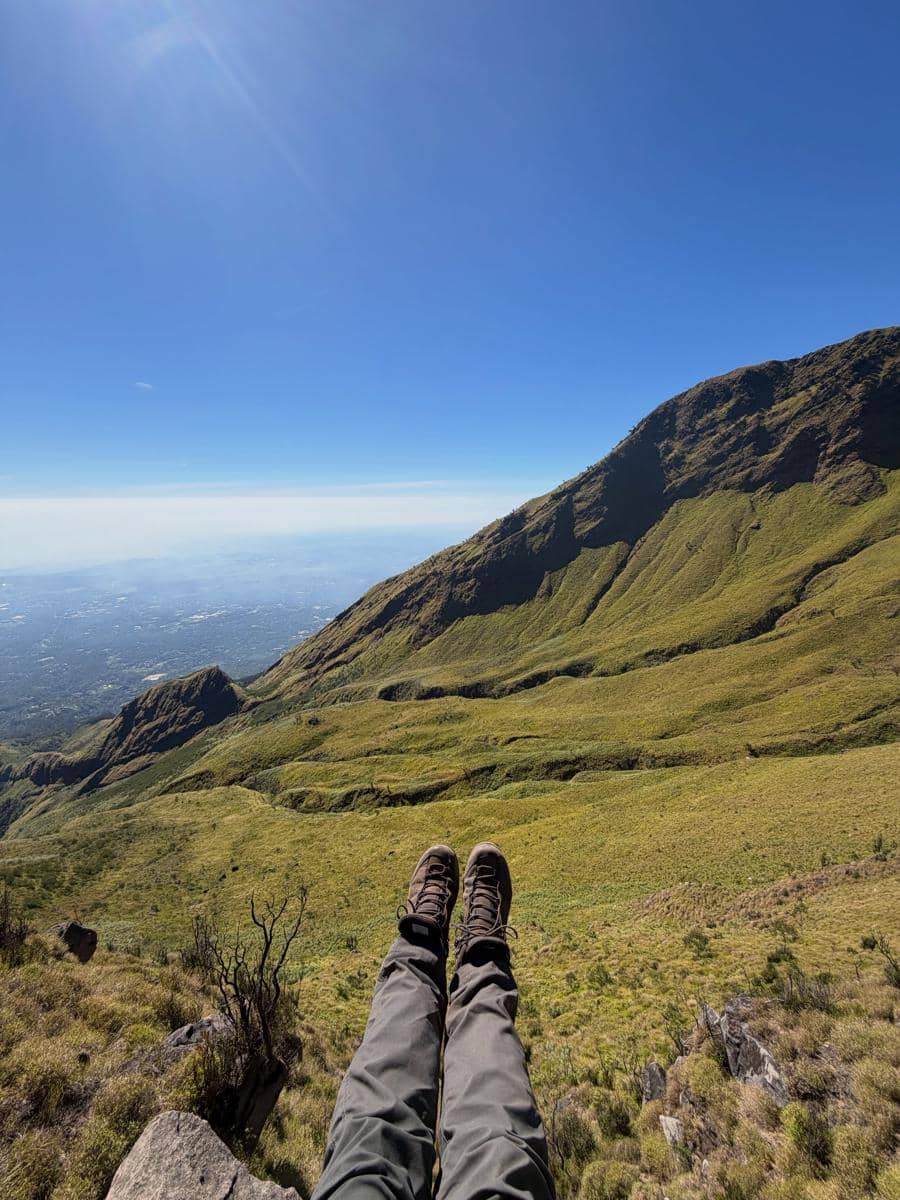 Wendy Walters mendaki Gunung Merbabu