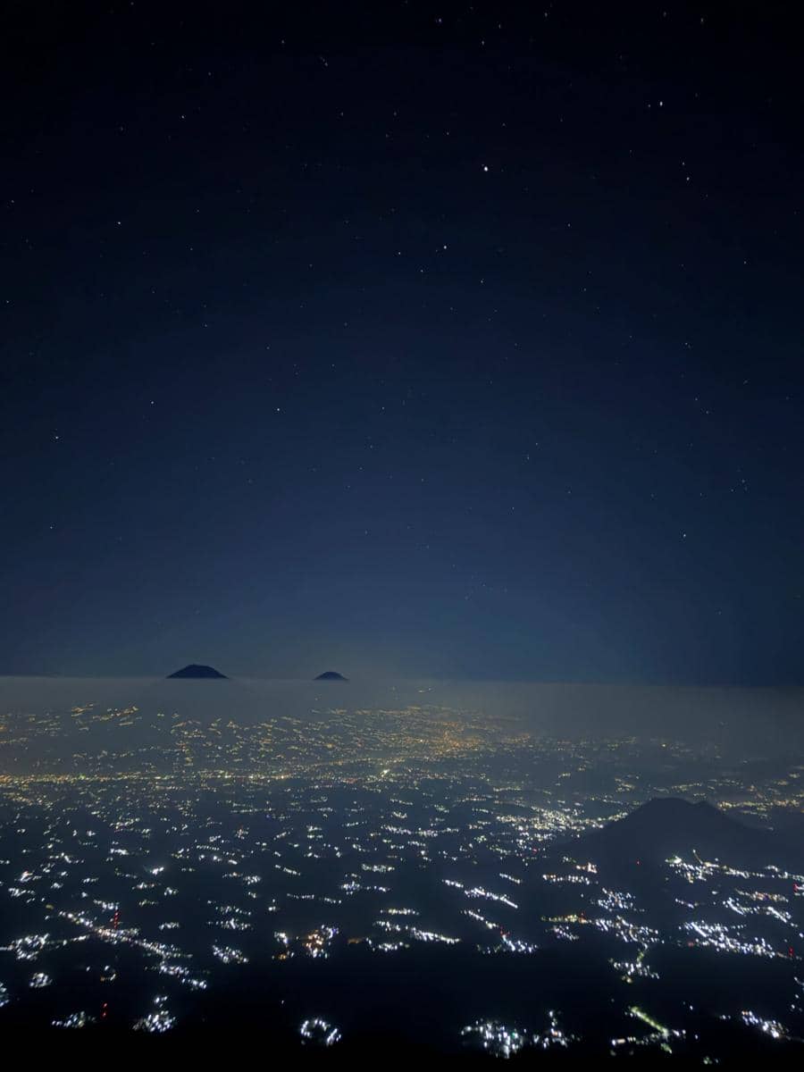 Wendy Walters mendaki Gunung Merbabu