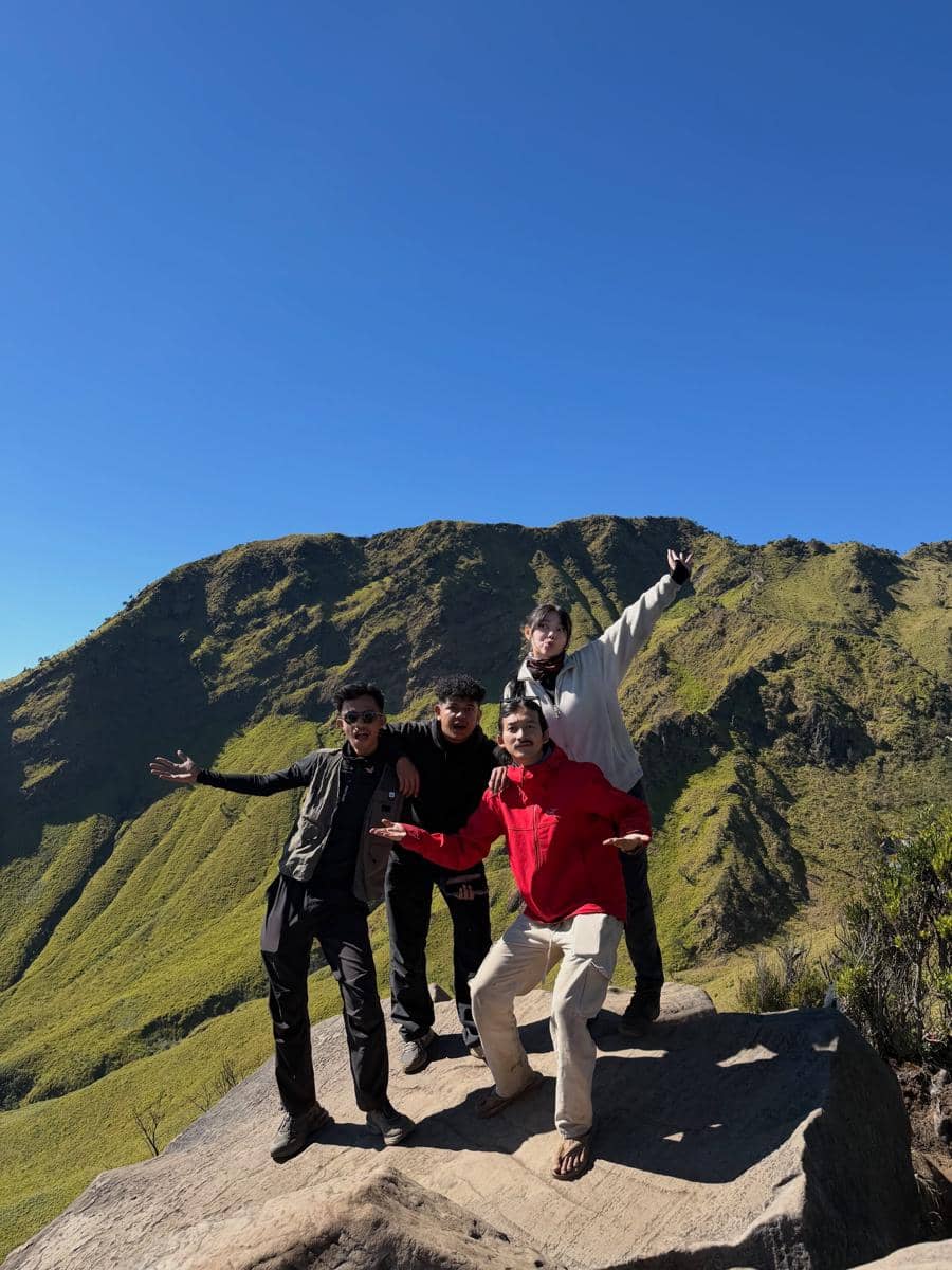 Wendy Walters mendaki Gunung Merbabu