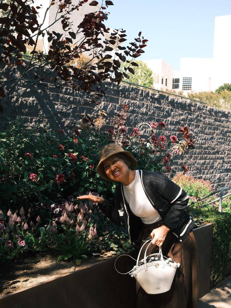 Natasha Wilona berkeliling Central Garden di Getty Center