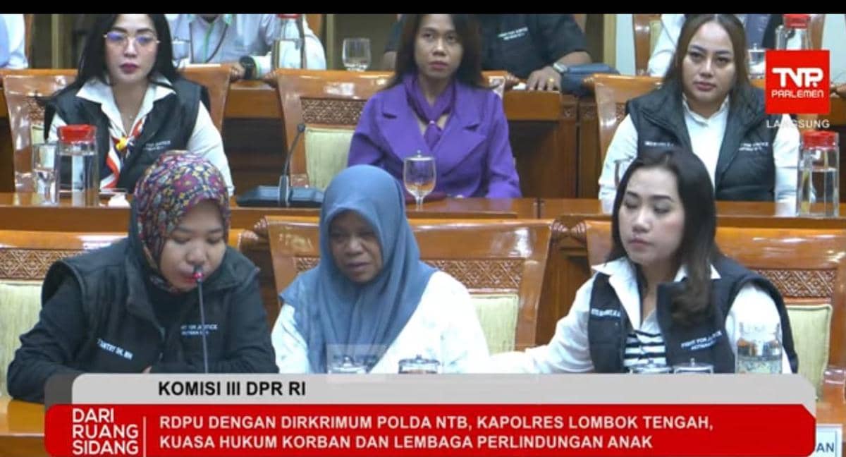 Suara Hati dan Isak Tangis Ibu Santri Korban Pembakaran di Hadapan DPR RI