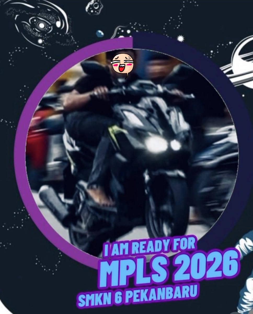 Seseorang mengendarai motor sport dengan wajah ditutupi stiker lucu dalam bingkai bertulisan MPLS 2026 SMKN 6 Pekanbaru.