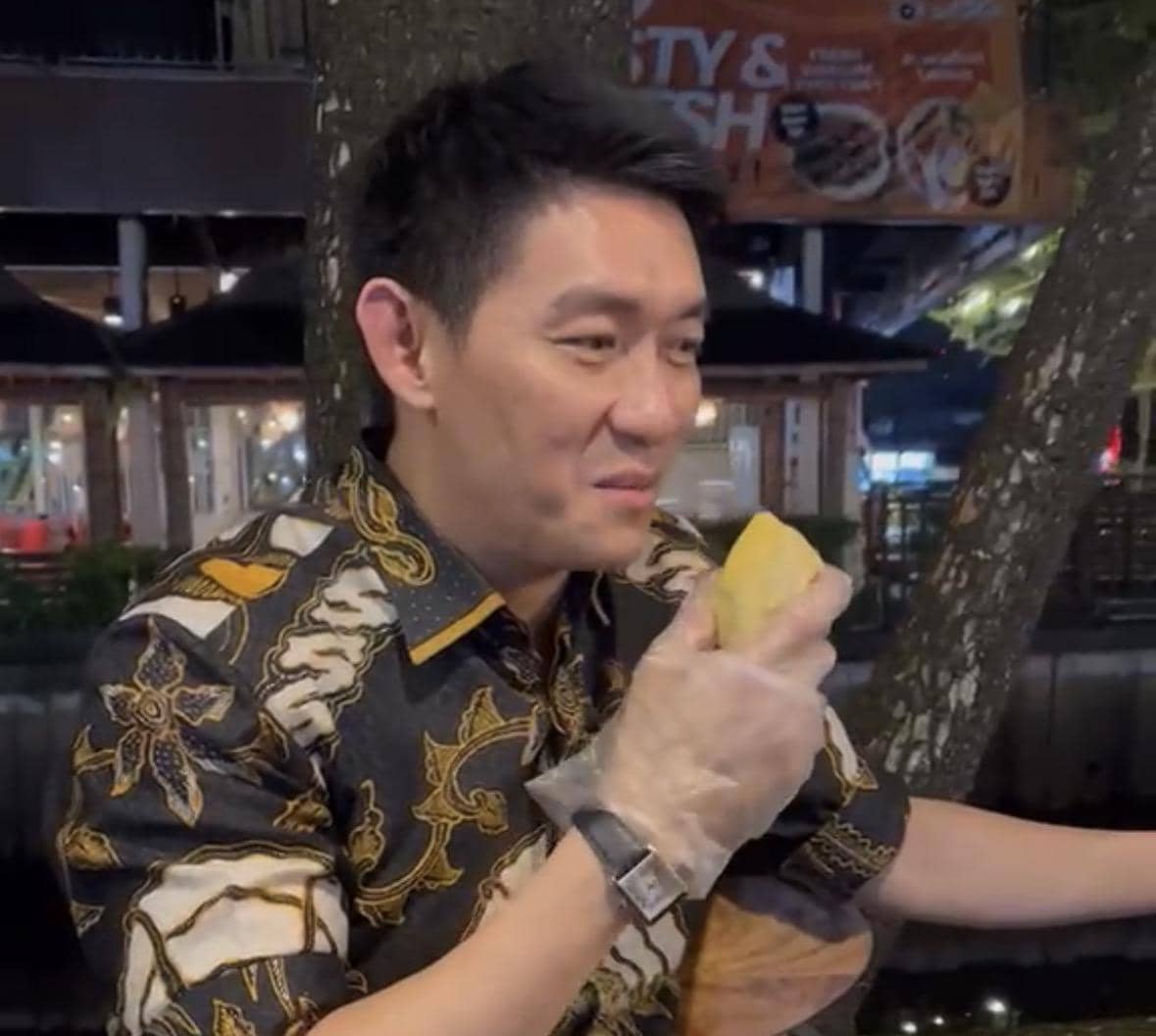 Ifan Seventeen Cicipi Durian Jemongko, Berpotensi Jadi Ikon Kuliner
