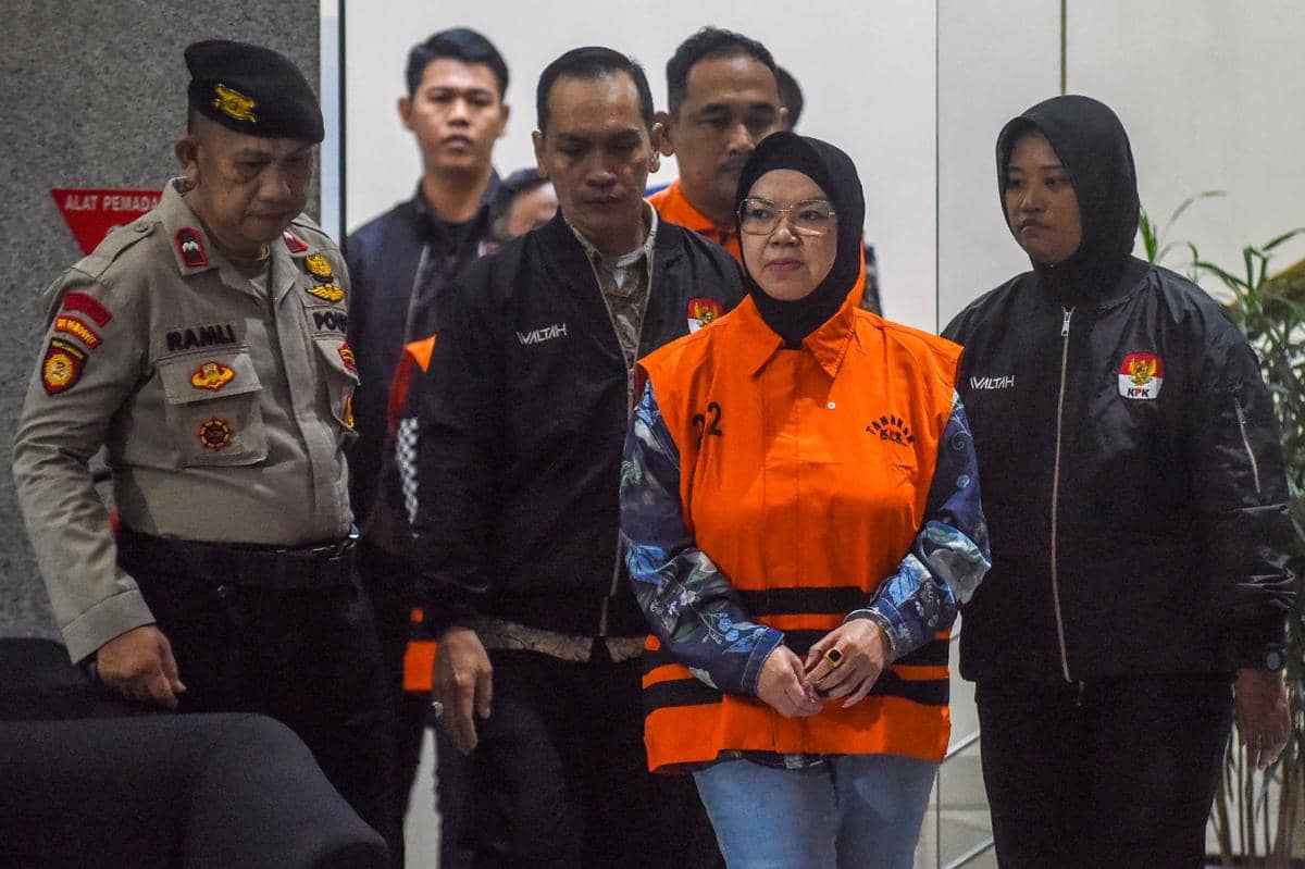 antarafoto-kpk-tahan-bupati-sukoharjo-1783918254.jpg