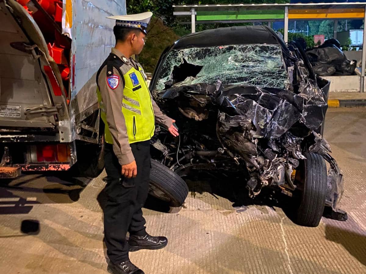 Avanza Seruduk Truk Trailer di Tol Lampung, 4 Korban Meninggal