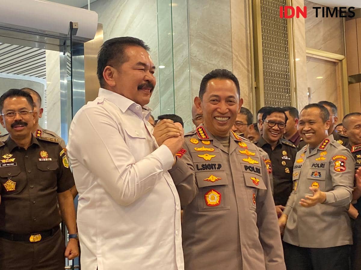 Jaksa Agung Jabat Tangan Kapolri: Jangan Pikir Kami Versus!