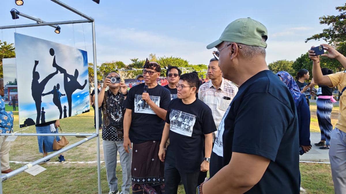 Pameran Fotografi Jurnalistik di Nusa Dua, Menyerupai Lapangan Bola