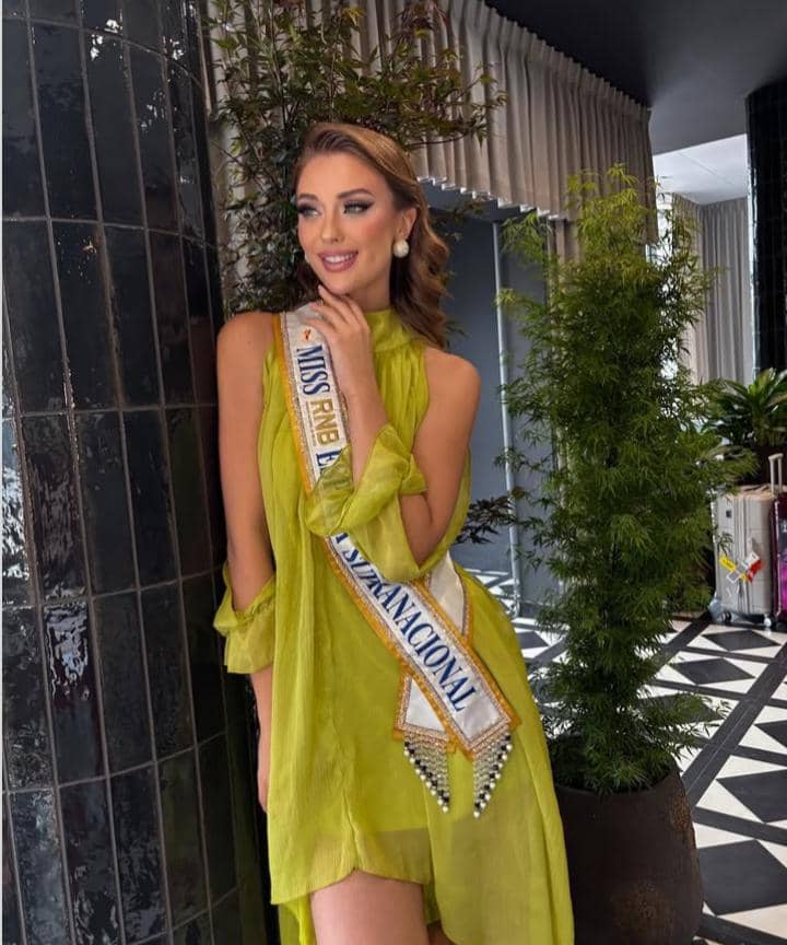 Potret arrival look finalis miss supranational 2026