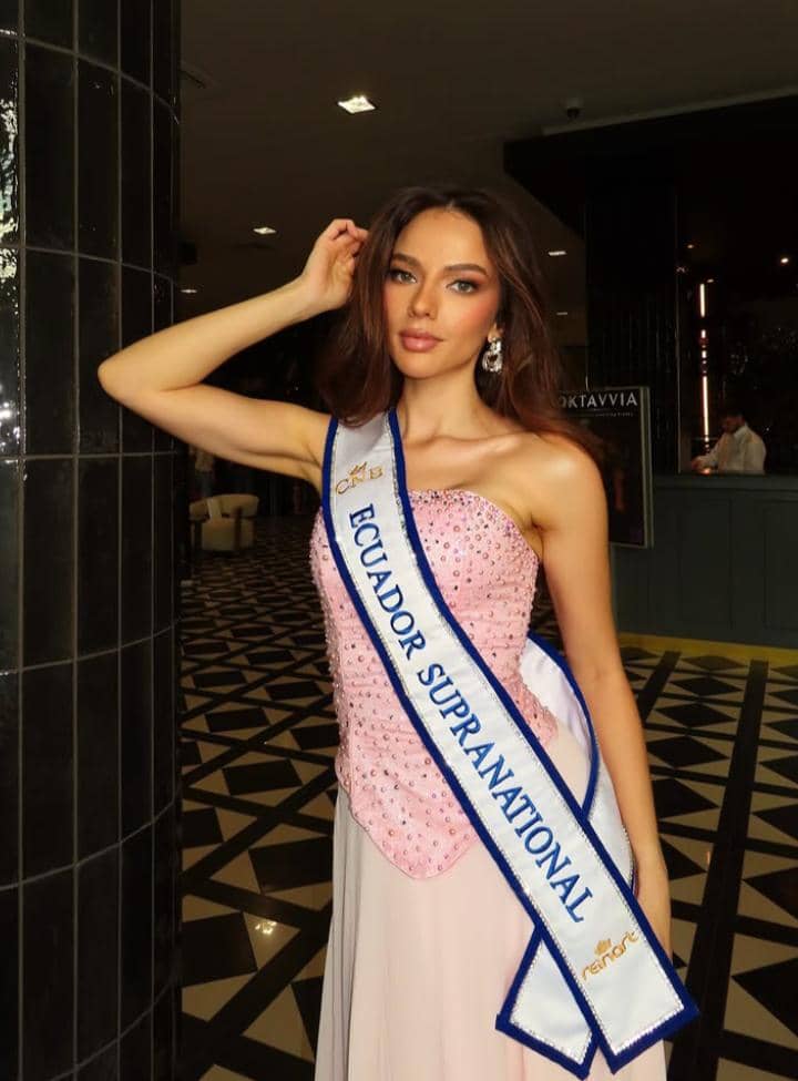 Potret arrival look finalis miss supranational 2026
