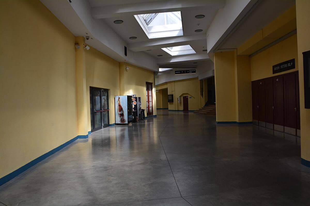 Koridor interior di dalam Centennial Hall.