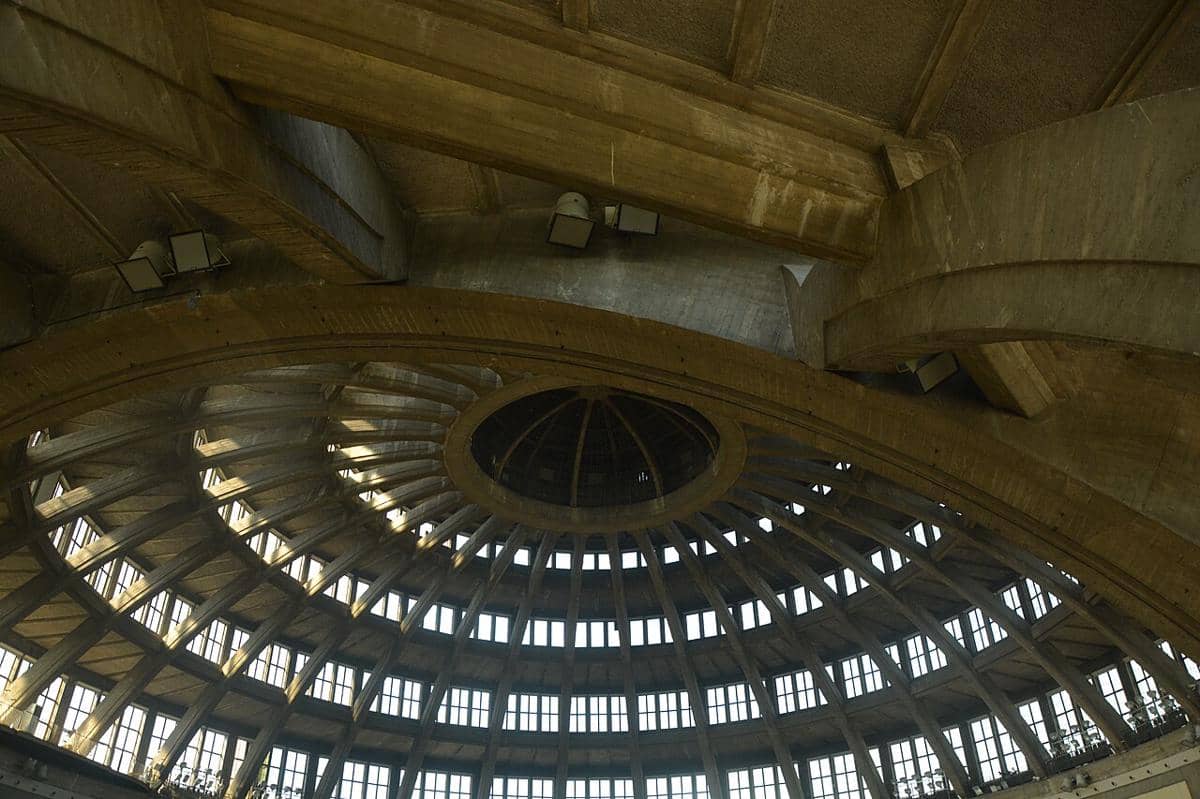 Interior kubah Centennial Hall.