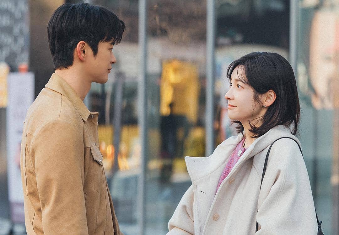 5 Momen Ji Yoon Makin Percaya pada Si Woo di See You at Work Tomorrow