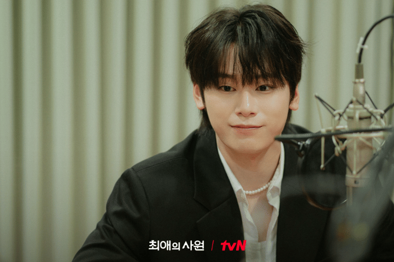 Cha Woo Min di drama My Bias, My Boss