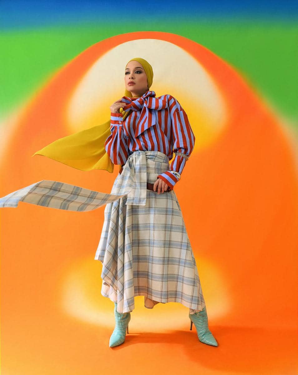 padu padan outfit kotak-kotak ala Tantri Namirah